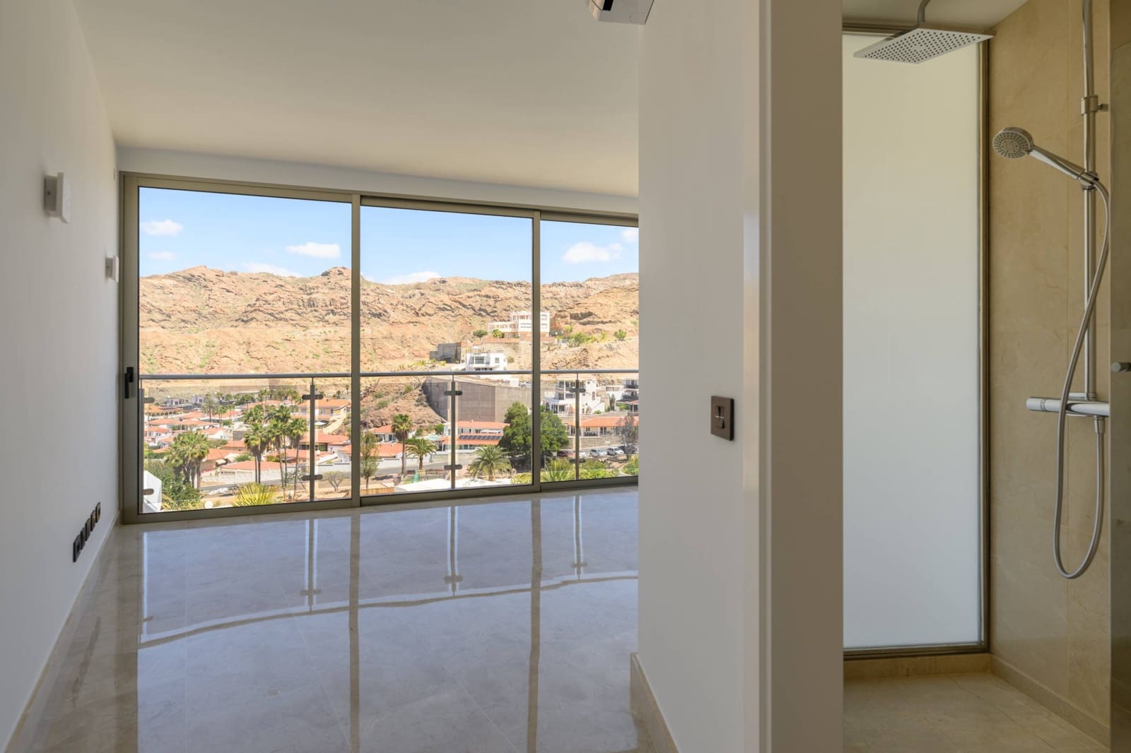 4 bedroom Villa for sale in Mogan with pool garage - € 949,000 (Ref: 8972454)