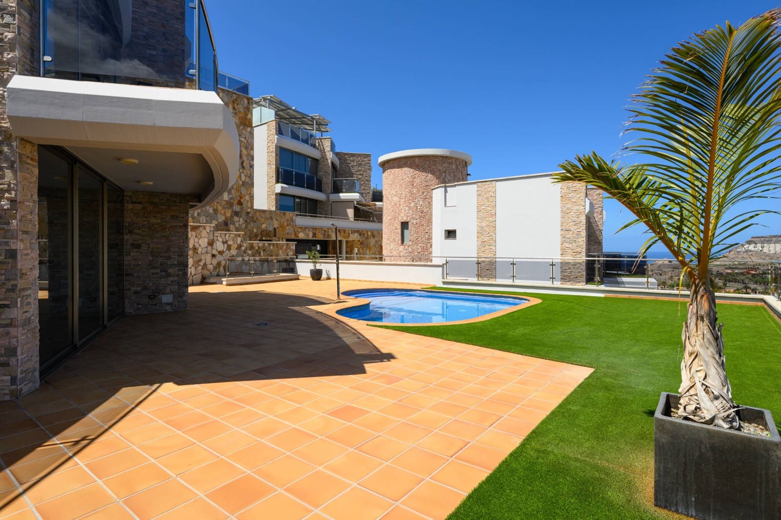 4 bedroom Villa for sale in Mogan with pool garage - € 949,000 (Ref: 8972454)