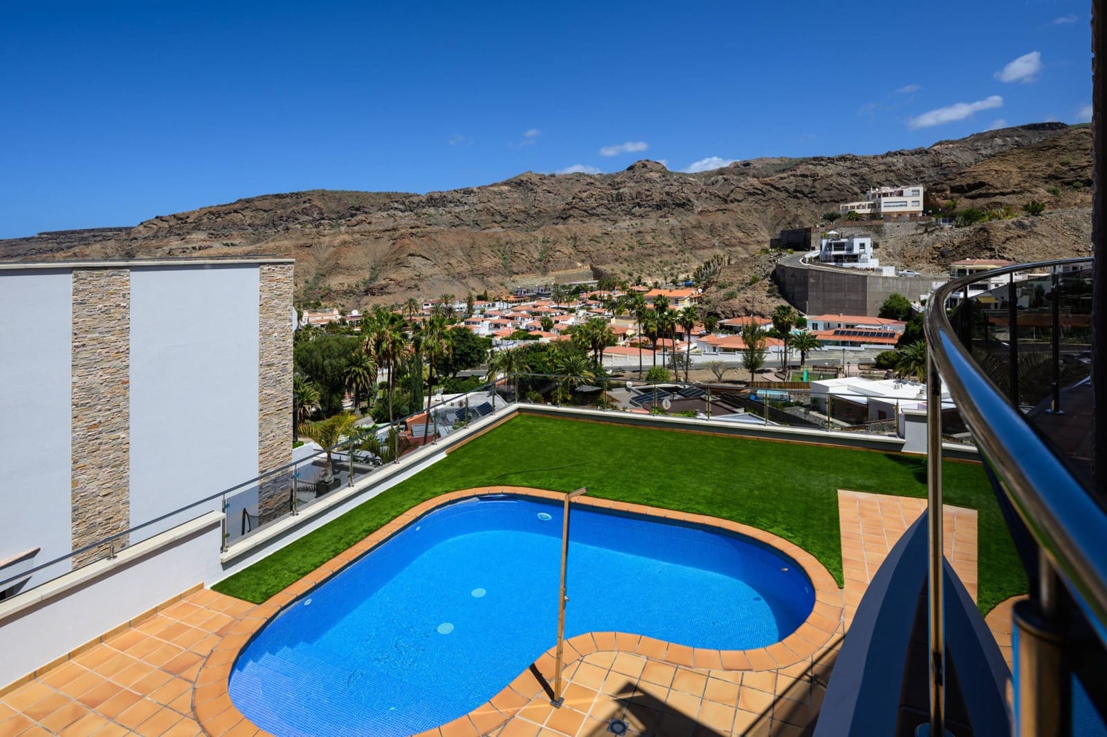 4 bedroom Villa for sale in Mogan with pool garage - € 949,000 (Ref: 8972454)