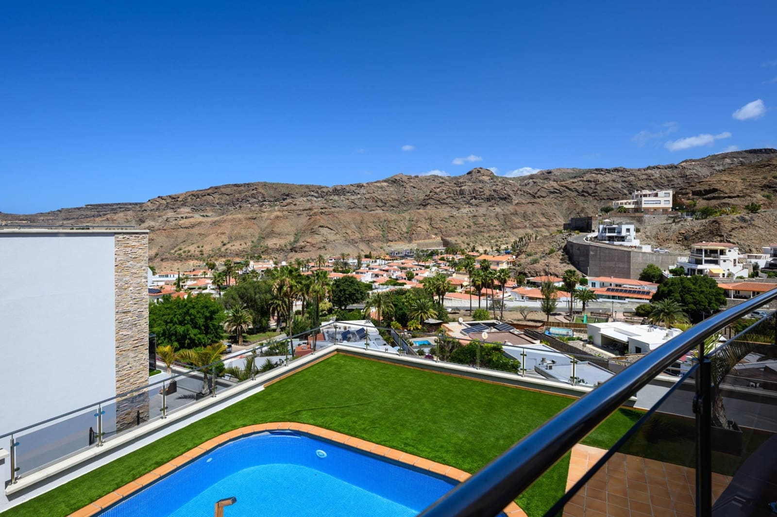 4 bedroom Villa for sale in Mogan with pool garage - € 949,000 (Ref: 8972454)