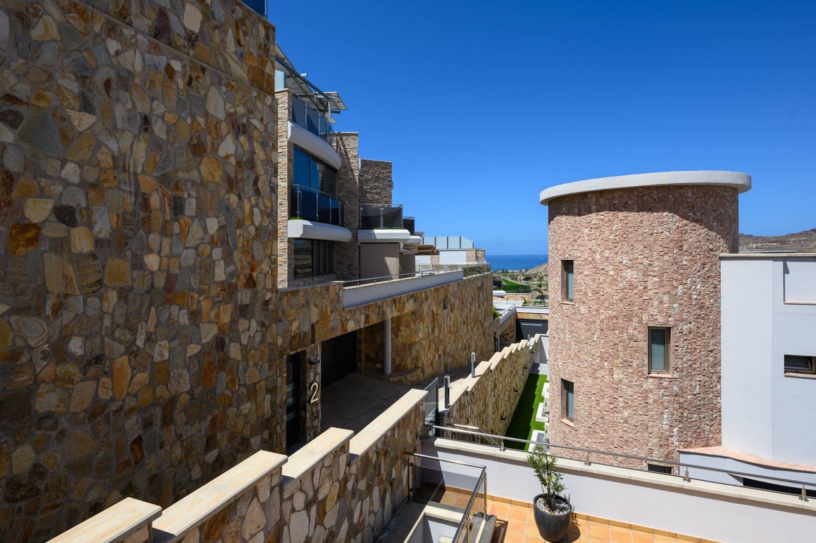 4 bedroom Villa for sale in Mogan with pool garage - € 949,000 (Ref: 8972454)