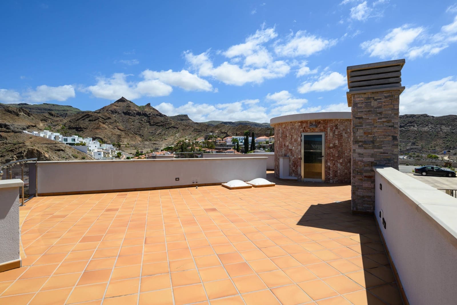 4 bedroom Villa for sale in Mogan with pool garage - € 949,000 (Ref: 8972454)