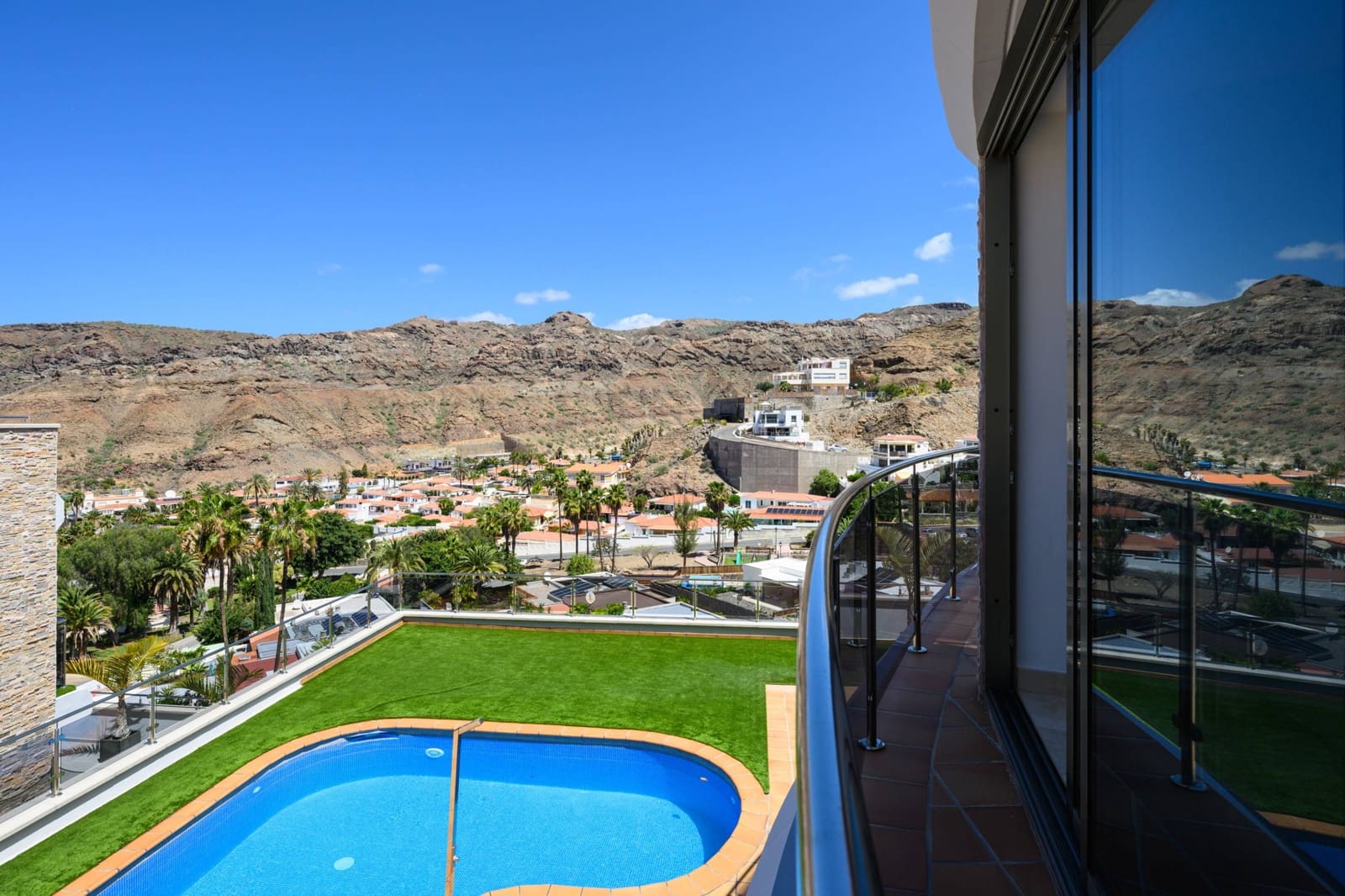4 bedroom Villa for sale in Mogan with pool garage - € 949,000 (Ref: 8972454)