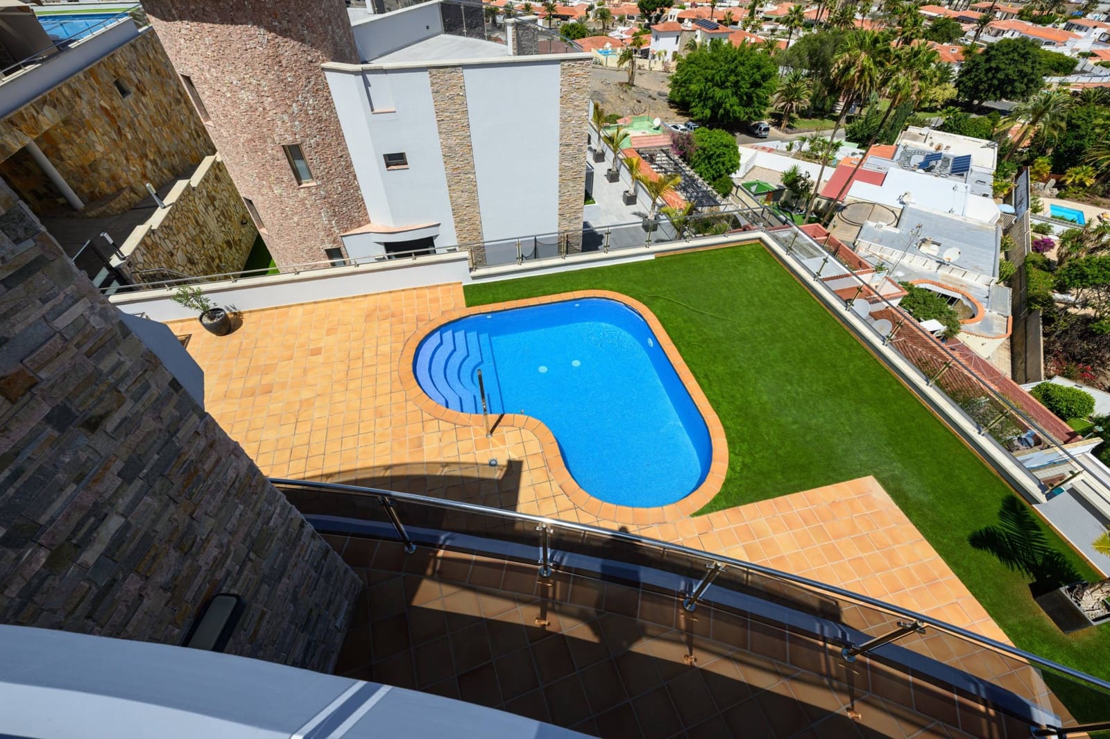 4 bedroom Villa for sale in Mogan with pool garage - € 949,000 (Ref: 8972454)