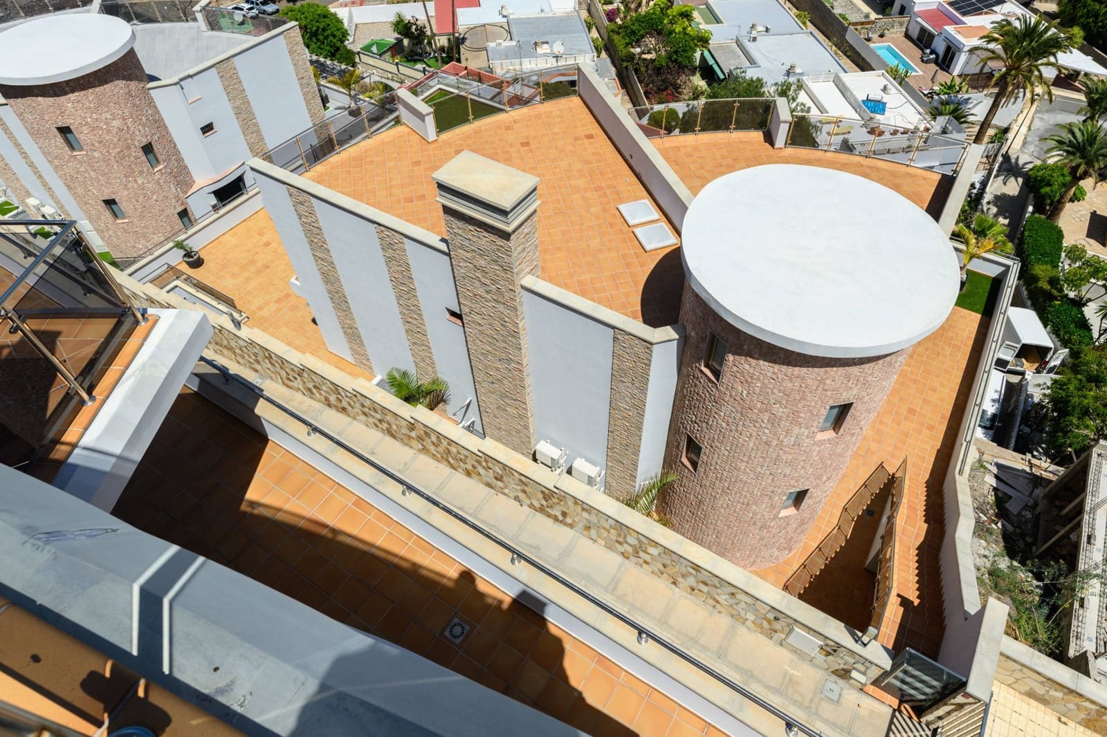 4 bedroom Villa for sale in Mogan with pool garage - € 949,000 (Ref: 8972454)