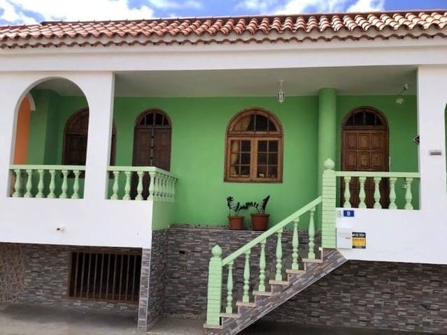 5 makuuhuone Maalaistalo myytävänä paikassa El Salobre, San Bartolomé de Tirajana mukana 
autotalli - 350 000 € (Ref: 9015107)