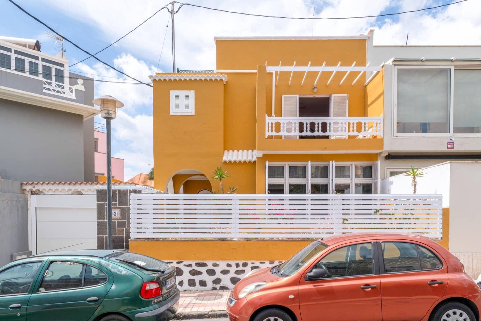6 soveværelse Semi-Rækkehus til salg i Las Palmas de Gran Canaria med garage - € 890.000 (Ref: 9048748)