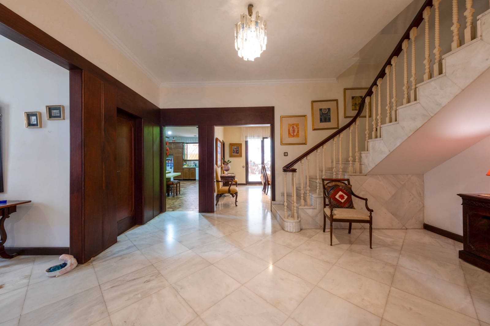 6 soveværelse Semi-Rækkehus til salg i Las Palmas de Gran Canaria med garage - € 890.000 (Ref: 9048748)