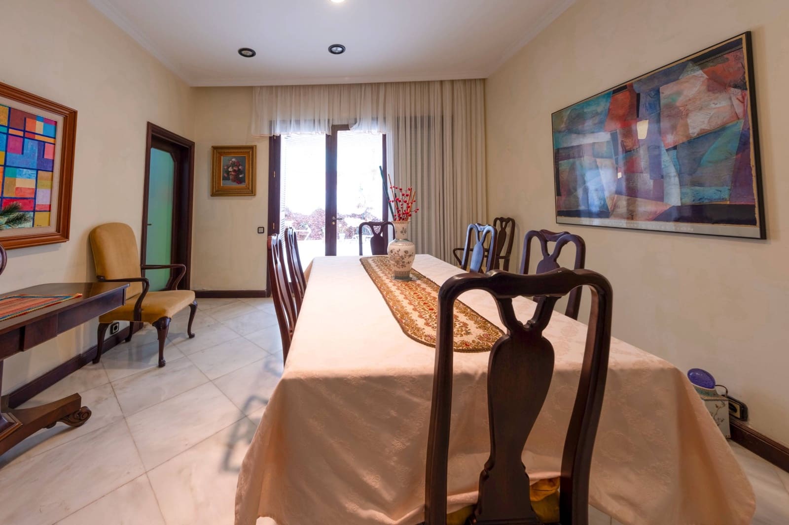 6 soveværelse Semi-Rækkehus til salg i Las Palmas de Gran Canaria med garage - € 890.000 (Ref: 9048748)