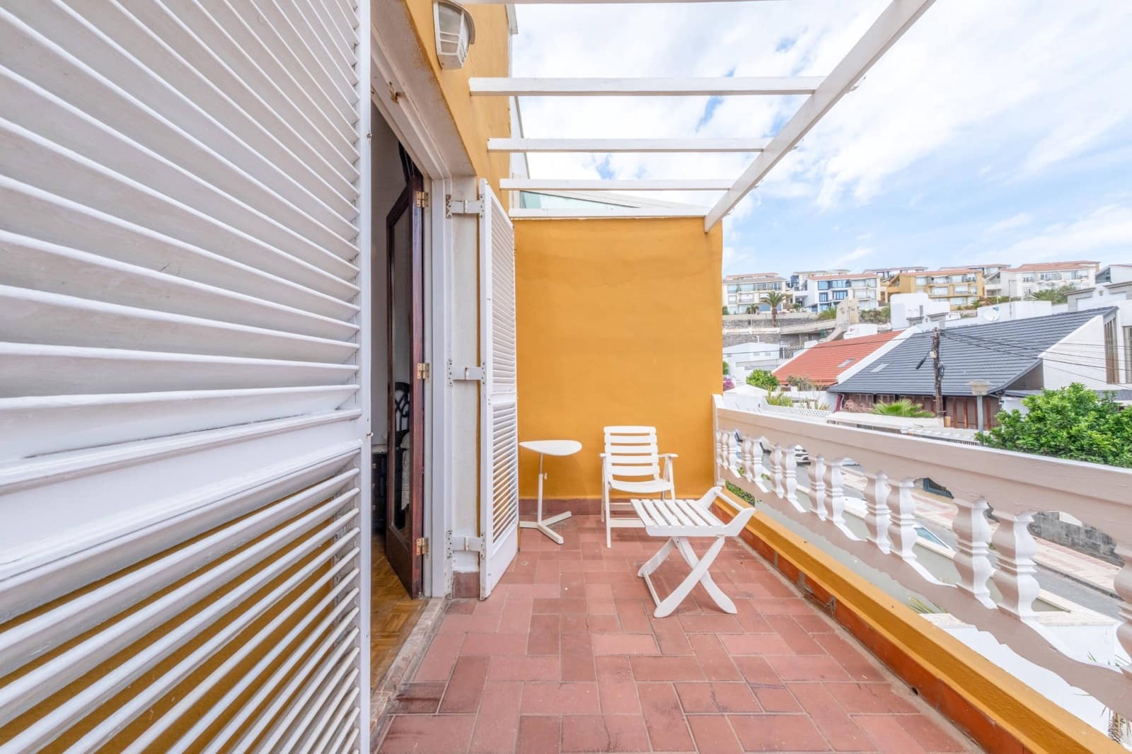 6 soveværelse Semi-Rækkehus til salg i Las Palmas de Gran Canaria med garage - € 890.000 (Ref: 9048748)
