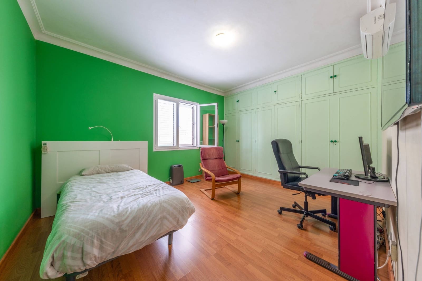 6 soveværelse Semi-Rækkehus til salg i Las Palmas de Gran Canaria med garage - € 890.000 (Ref: 9048748)