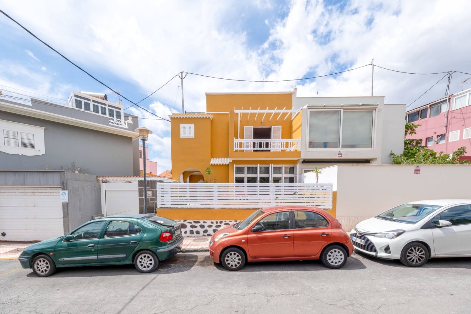 6 soveværelse Semi-Rækkehus til salg i Las Palmas de Gran Canaria med garage - € 890.000 (Ref: 9048748)