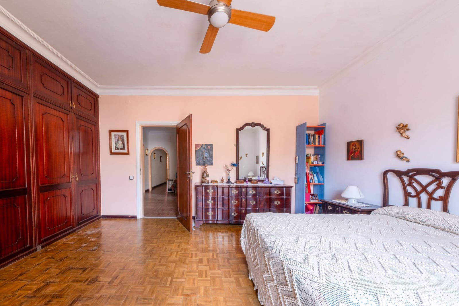 6 soveværelse Semi-Rækkehus til salg i Las Palmas de Gran Canaria med garage - € 890.000 (Ref: 9048748)