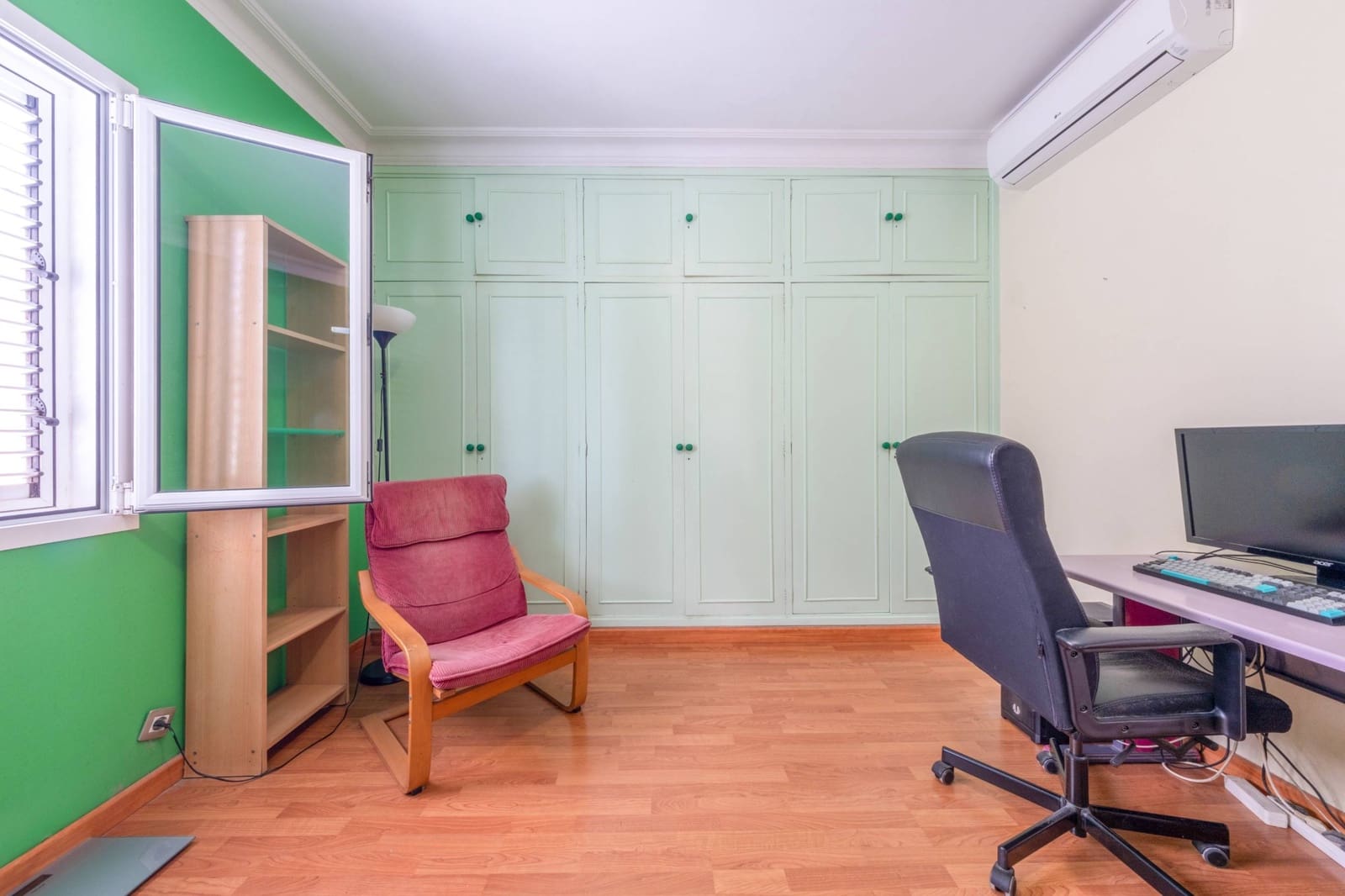 6 soverom Kjedet enebolig til salgs i Las Palmas de Gran Canaria med garasje - € 890 000 (Ref: 9048748)