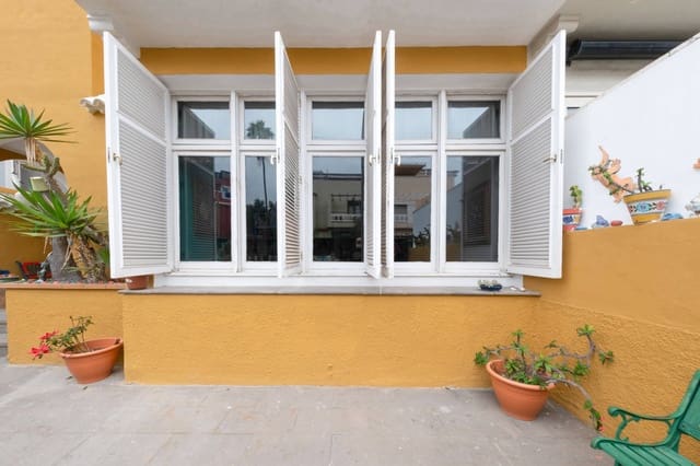 6 soverom Kjedet enebolig til salgs i Ciudad Jardín, Las Palmas de Gran Canaria med garasje - € 890 000 (Ref: 9048748)