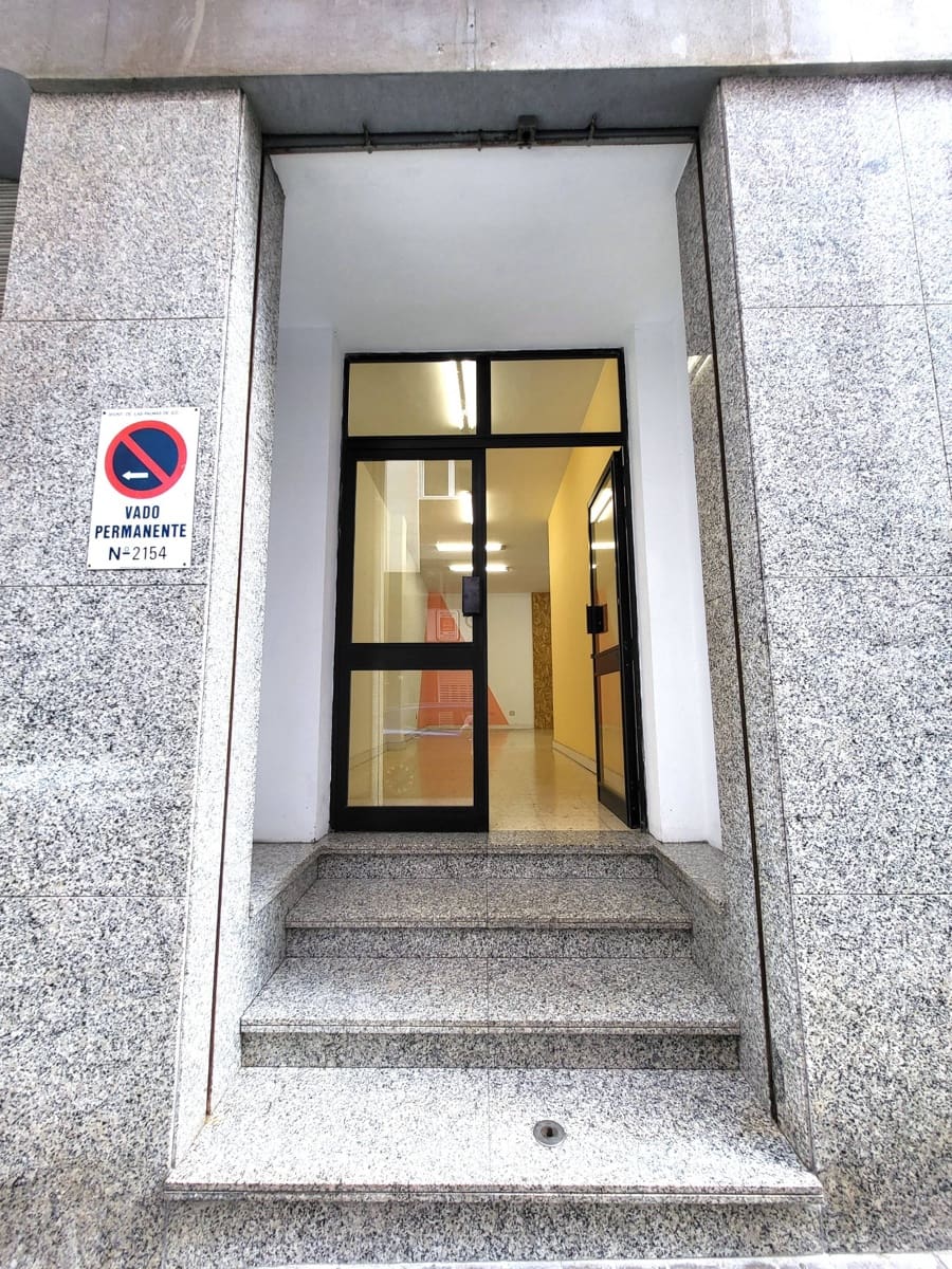 Erhverv til salg i Las Palmas de Gran Canaria - € 155.000 (Ref: 9051012)