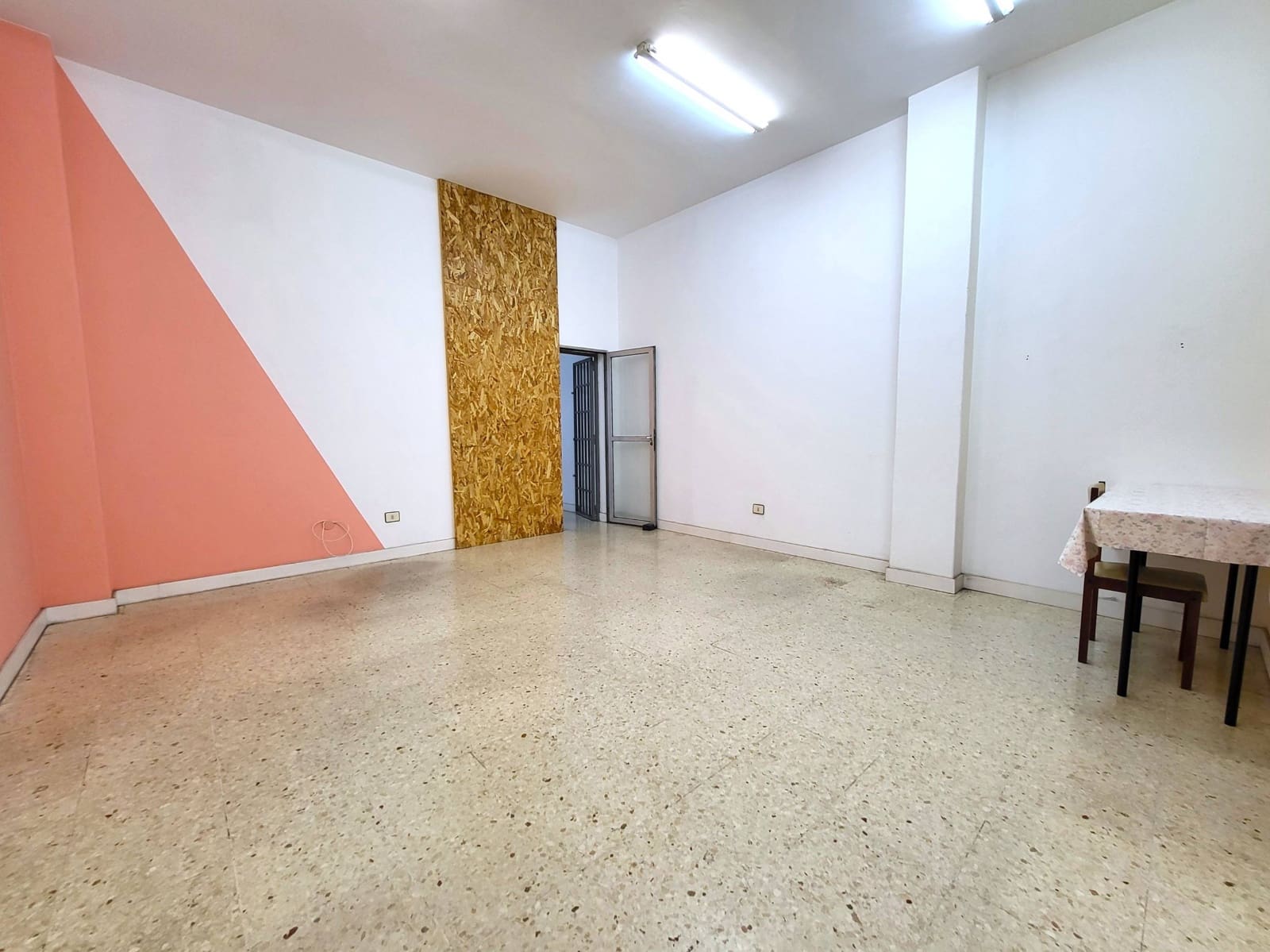 Erhverv til salg i Las Palmas de Gran Canaria - € 155.000 (Ref: 9051012)