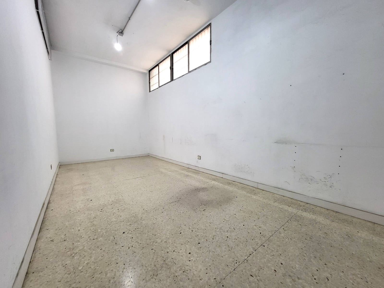 Erhverv til salg i Las Palmas de Gran Canaria - € 155.000 (Ref: 9051012)