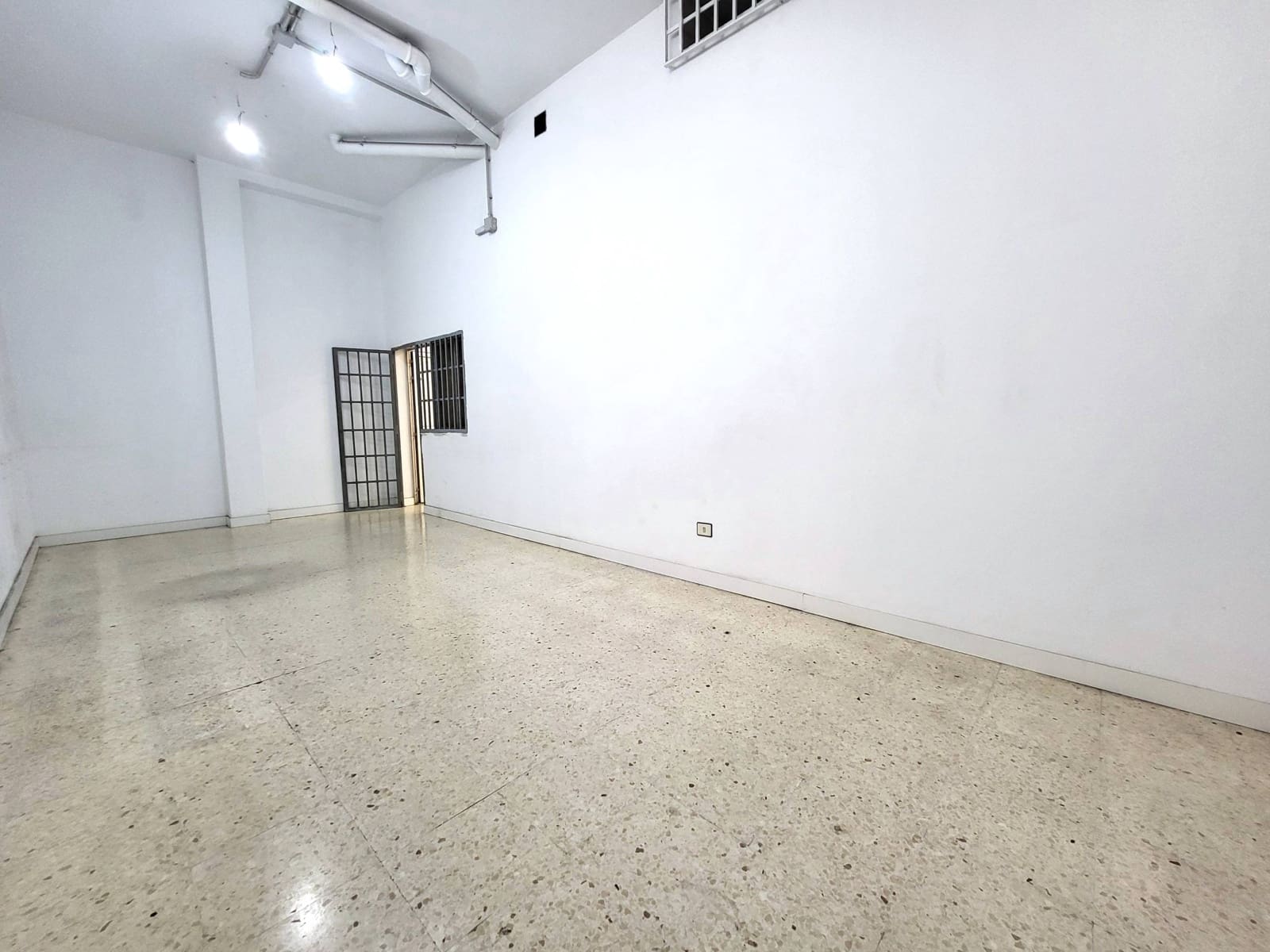 Erhverv til salg i Las Palmas de Gran Canaria - € 155.000 (Ref: 9051012)