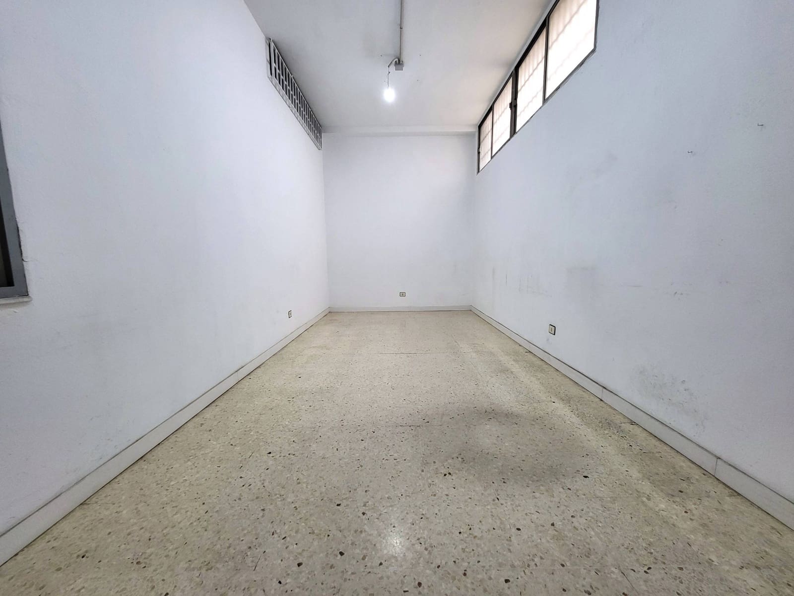 Erhverv til salg i Las Palmas de Gran Canaria - € 155.000 (Ref: 9051012)