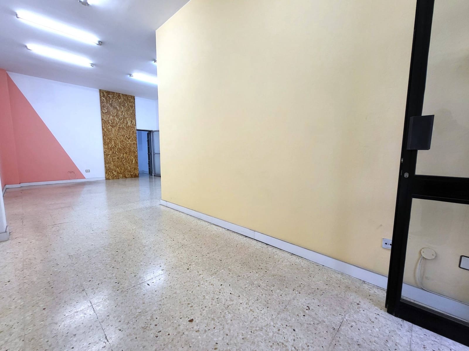 Erhverv til salg i Las Palmas de Gran Canaria - € 155.000 (Ref: 9051012)