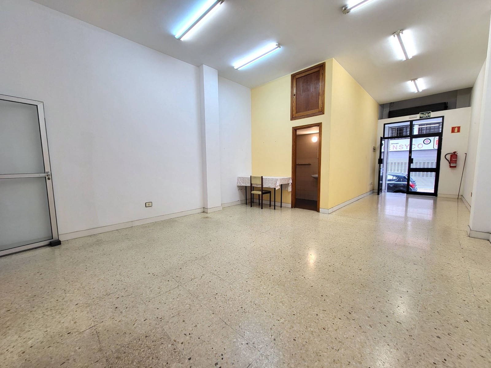 Erhverv til salg i Las Palmas de Gran Canaria - € 155.000 (Ref: 9051012)