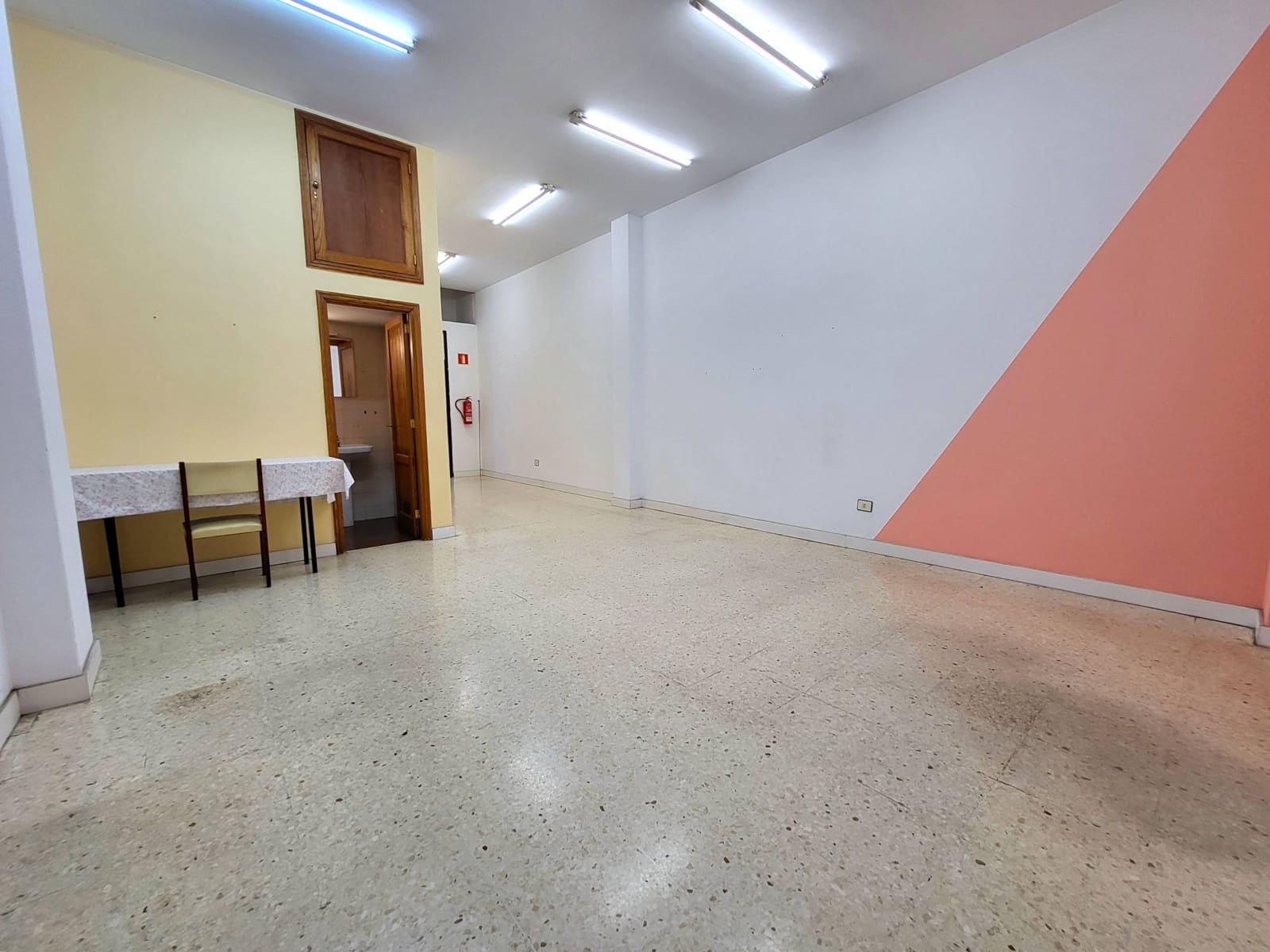 Erhverv til salg i Las Palmas de Gran Canaria - € 155.000 (Ref: 9051012)