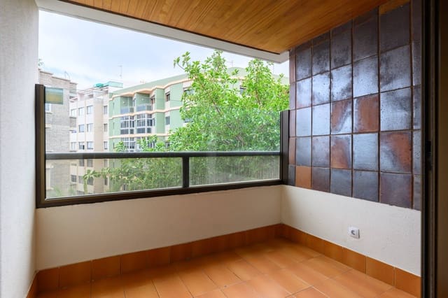 4 soveværelse Lejlighed til leje i Las Palmas de Gran Canaria med garage - € 1.700 (Ref: 9059335)