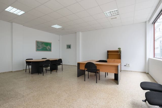 Comercial para arrendar em Las Palmas de Gran Canaria - 800 € (Ref: 9062324)