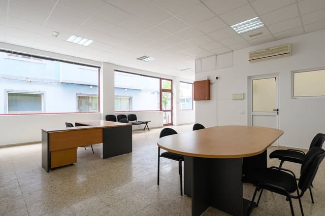 Commercial for rent in Las Palmas de Gran Canaria - € 600 (Ref: 9062324)
