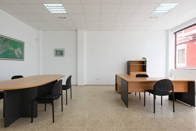 Commercial for rent in Las Palmas de Gran Canaria - € 600 (Ref: 9062324)