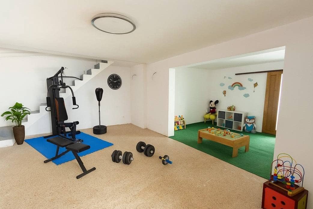 4 chambre Villa/Maison à vendre à Las Palmas de Gran Canaria avec piscine garage - 470 000 € (Ref: 9085252)