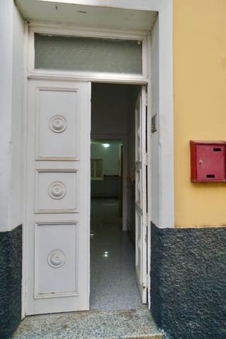 5 quarto Moradia em Banda para venda em San Lorenzo, Las Palmas de Gran Canaria - 240 000 € (Ref: 9110278)