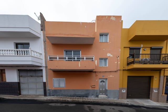 6 bedroom Finca/Country House for sale in Moya - € 190,000 (Ref: 9110279)