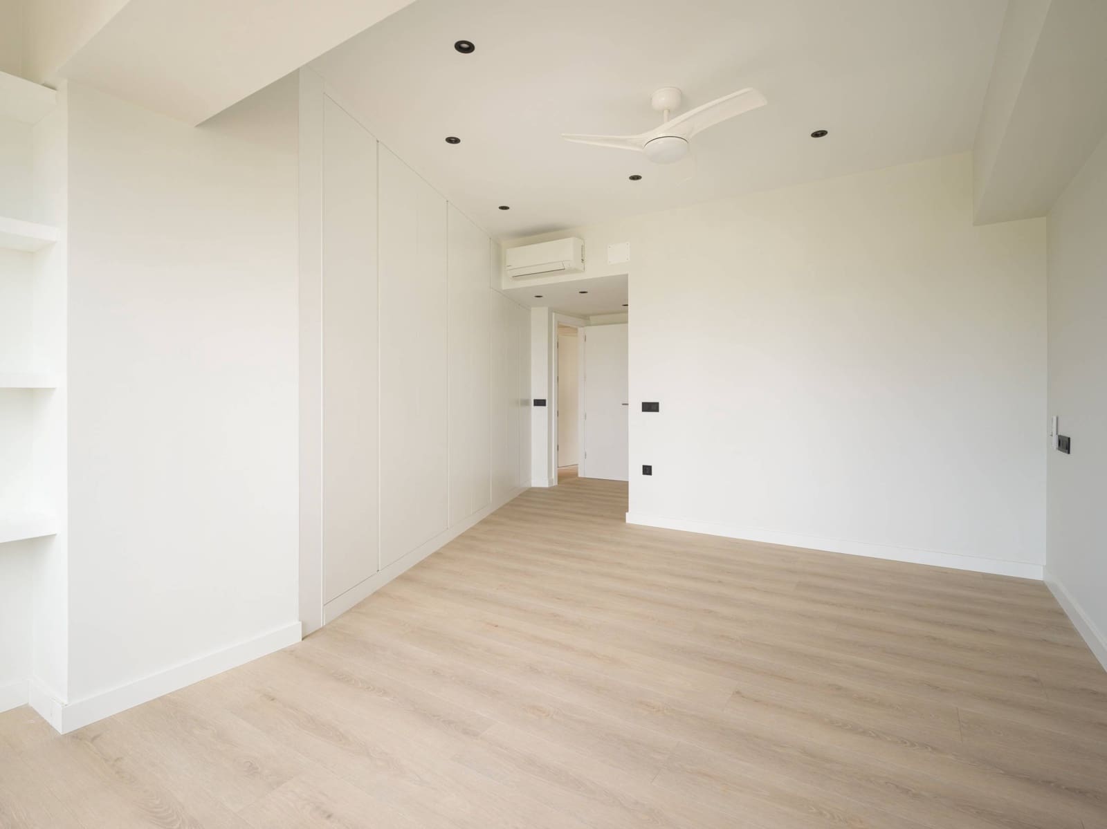 3 bedroom Flat for sale in Las Palmas de Gran Canaria with garage - € 945,000 (Ref: 9114127)