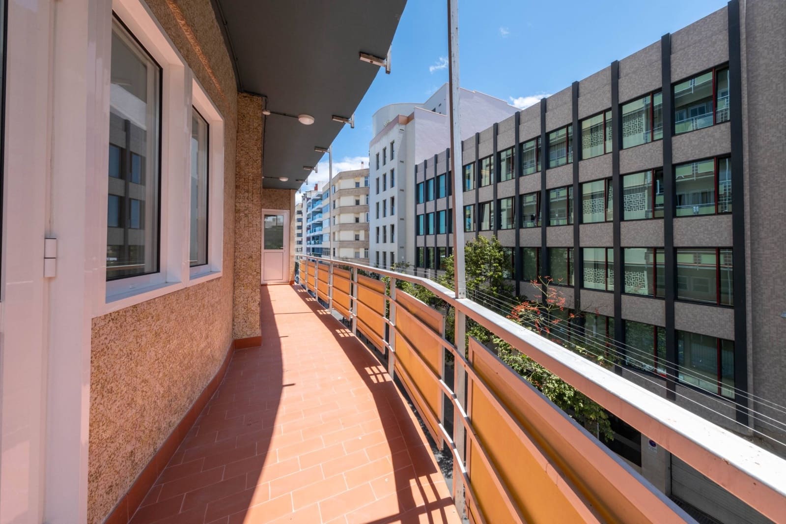 3 bedroom Flat for sale in Las Palmas de Gran Canaria with garage - € 945,000 (Ref: 9114127)