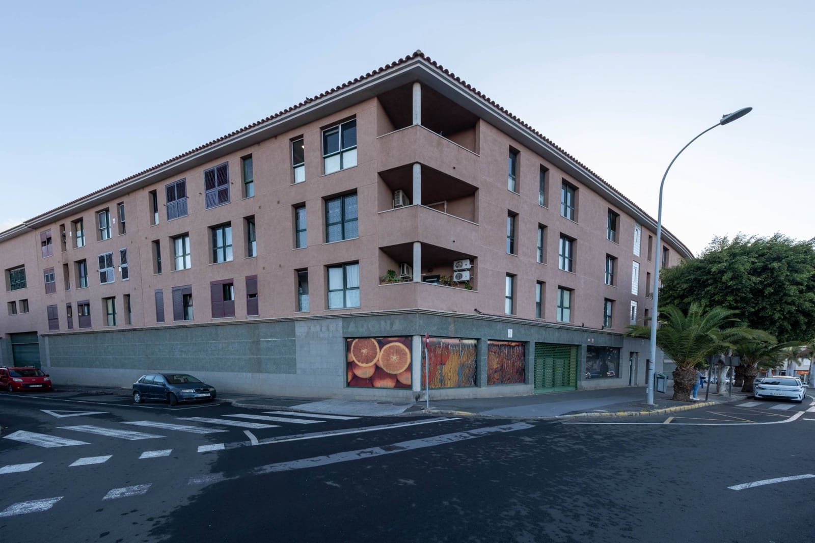 Erhverv til salg i El Doctoral med garage - € 1.500.000 (Ref: 9116067)