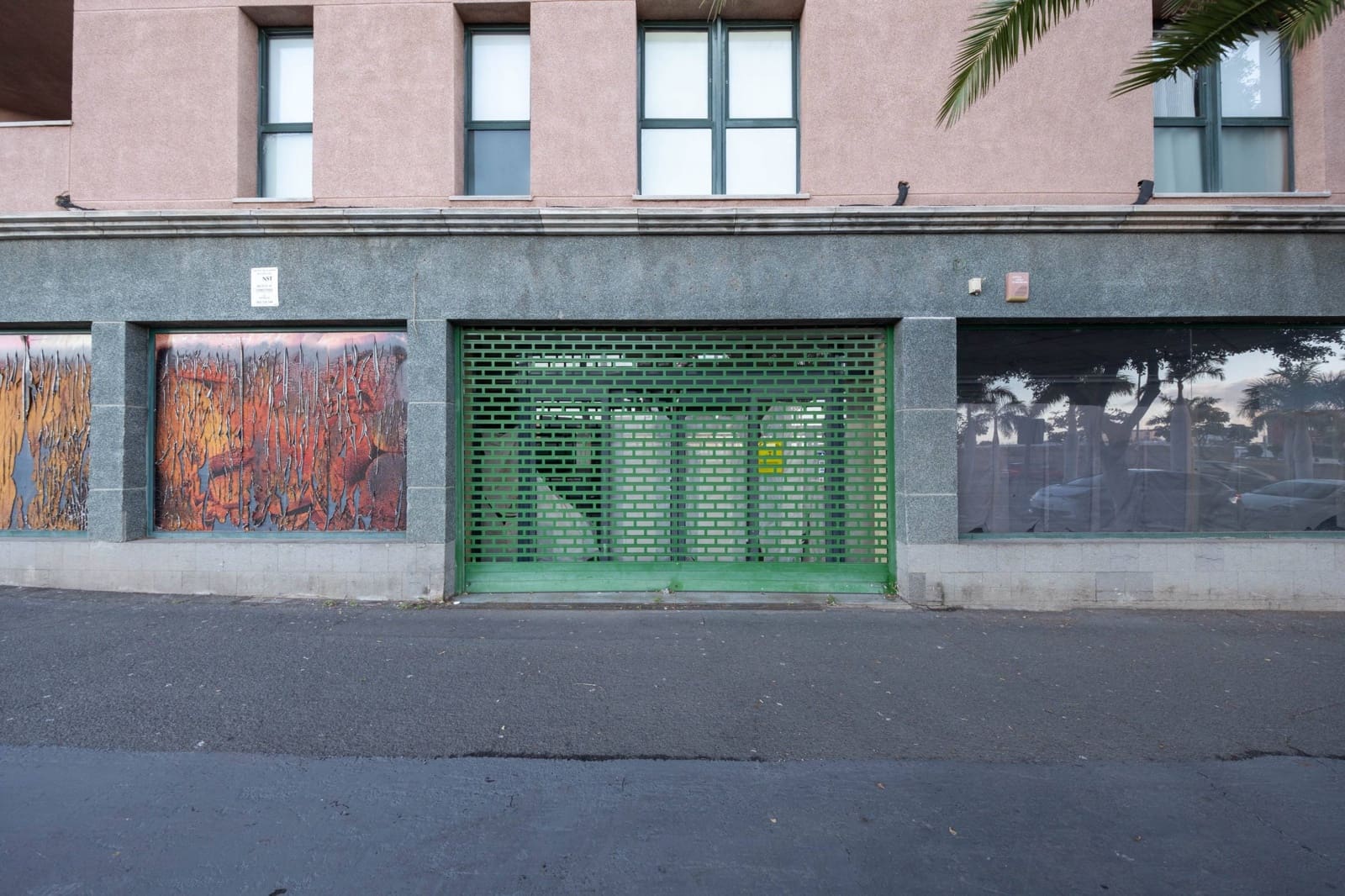 Erhverv til salg i El Doctoral med garage - € 1.500.000 (Ref: 9116067)