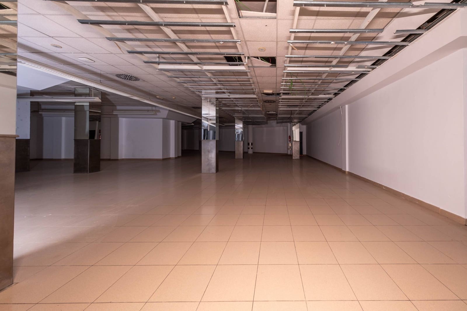 Erhverv til salg i El Doctoral med garage - € 1.500.000 (Ref: 9116067)