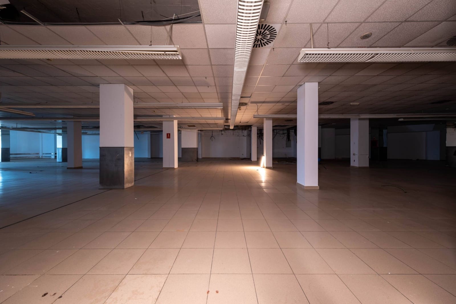 Erhverv til salg i El Doctoral med garage - € 1.500.000 (Ref: 9116067)