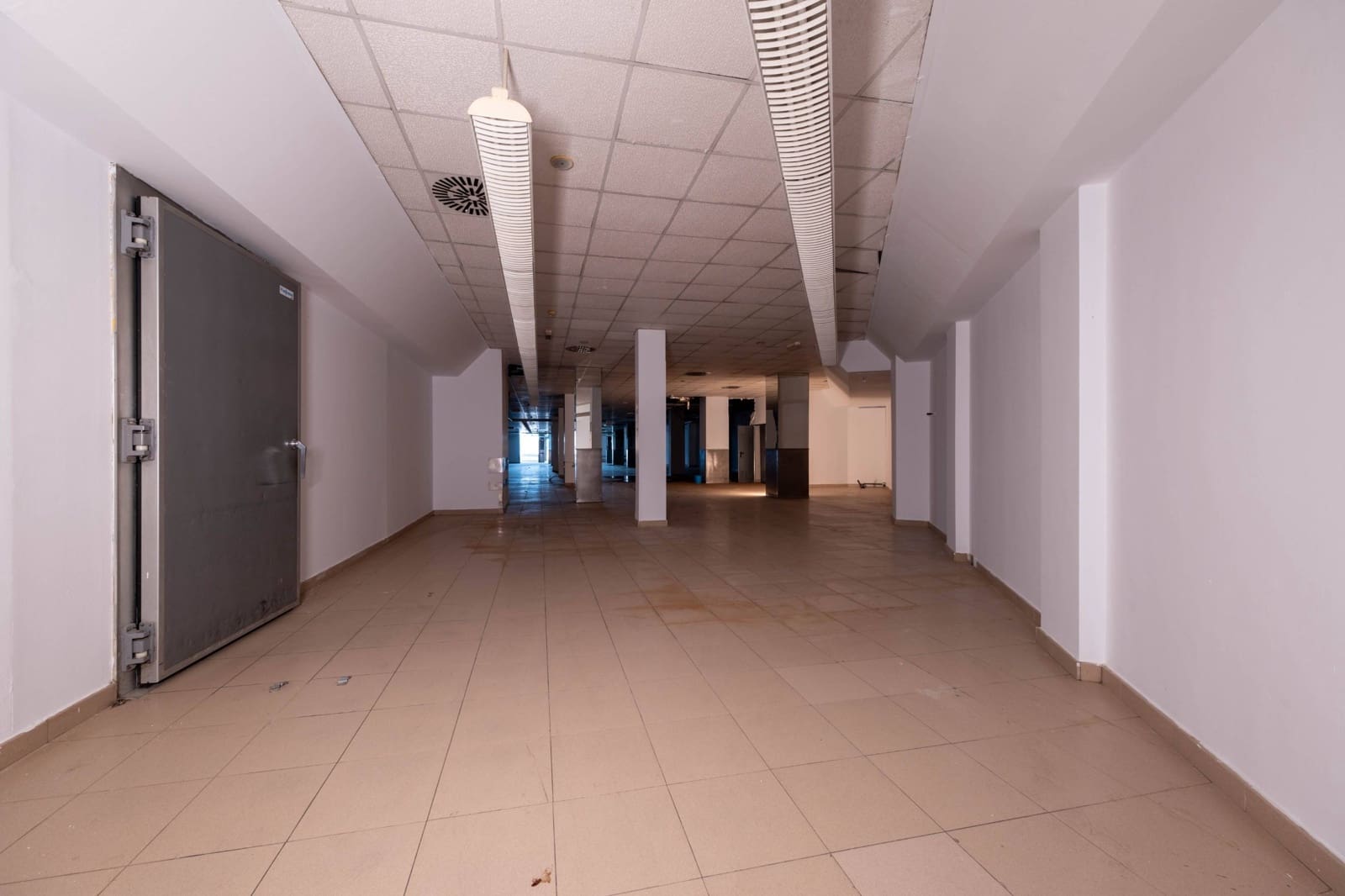 Erhverv til salg i El Doctoral med garage - € 1.500.000 (Ref: 9116067)