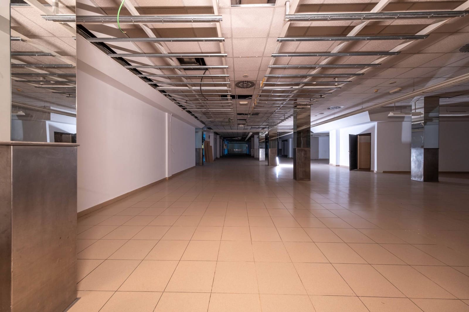 Erhverv til salg i El Doctoral med garage - € 1.500.000 (Ref: 9116067)