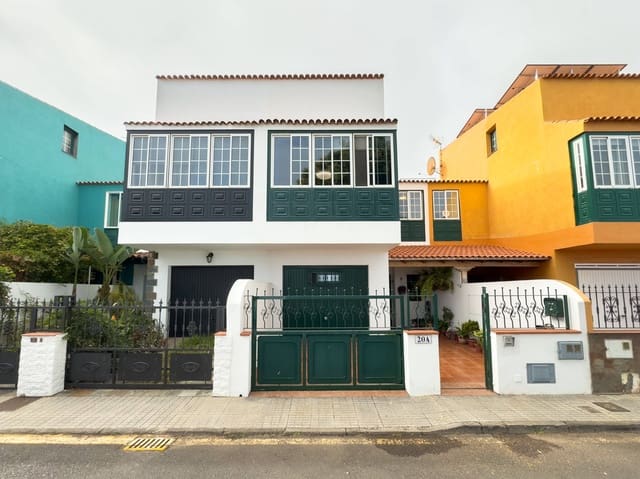 6 soveværelse Rækkehus til salg i San Cristóbal de La Laguna med garage - € 350.000 (Ref: 9141589)