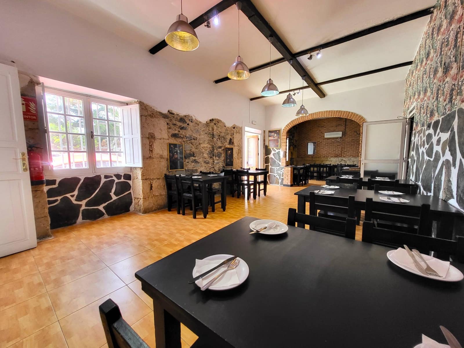 6 soveværelse Virksomhed til leje i Santa Brigida - € 850 (Ref: 9145502)