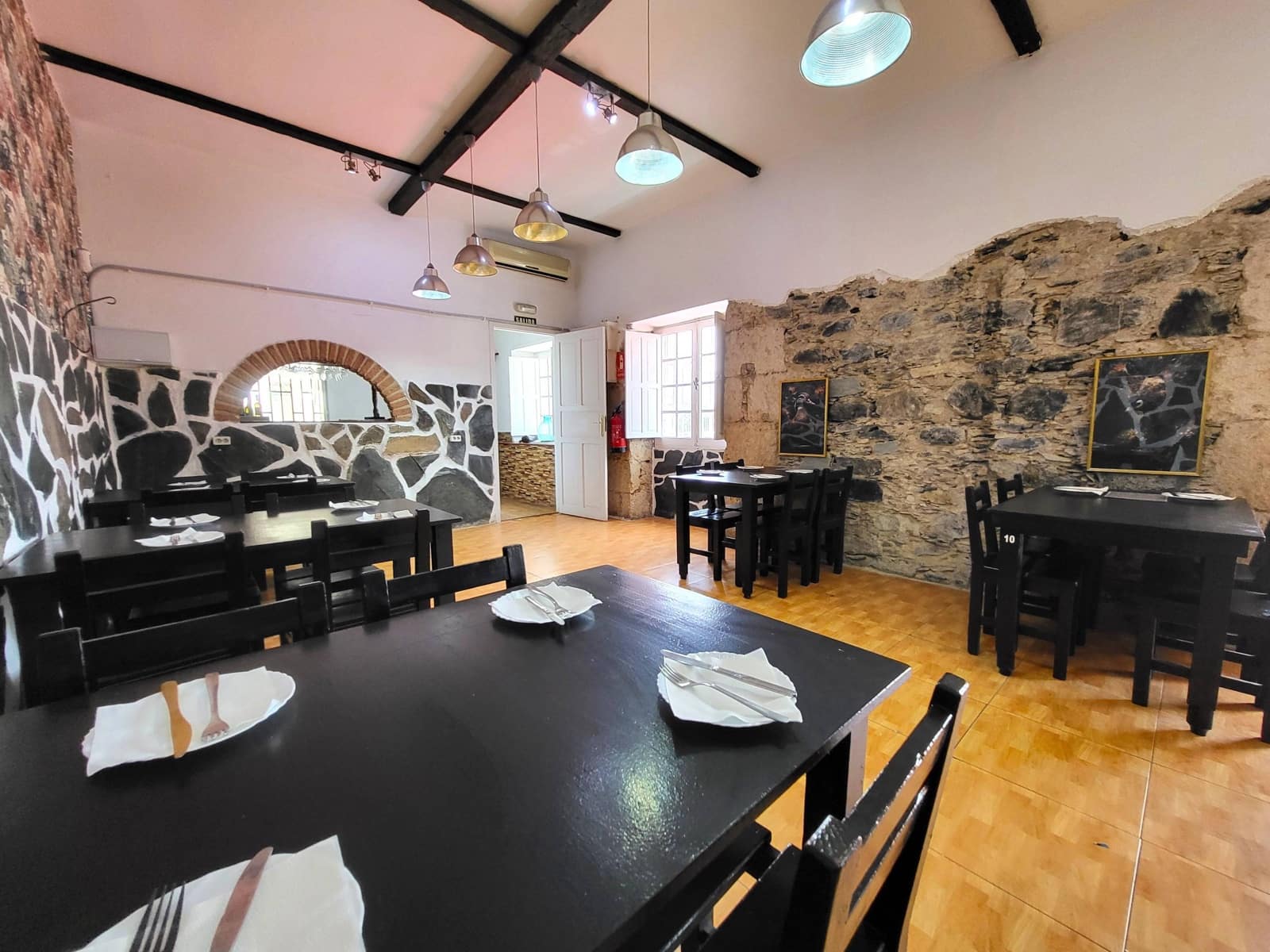 6 soveværelse Virksomhed til leje i Santa Brigida - € 850 (Ref: 9145502)