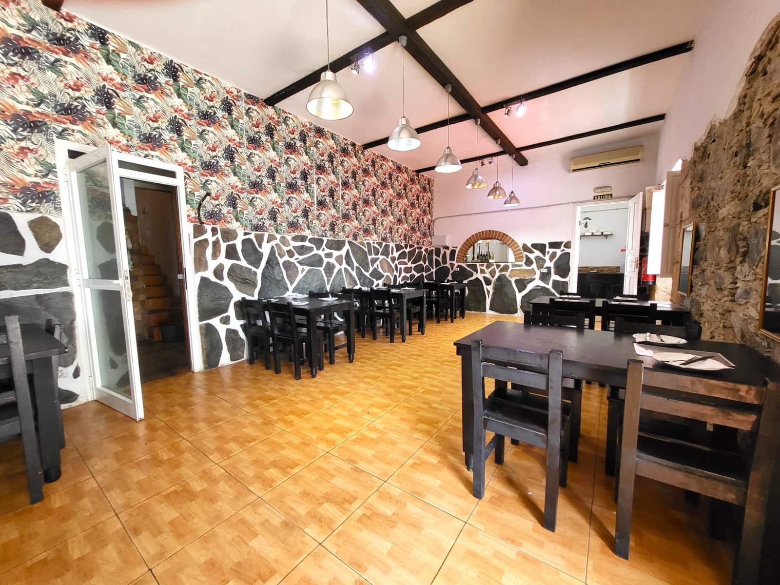 6 soveværelse Virksomhed til leje i Santa Brigida - € 850 (Ref: 9145502)