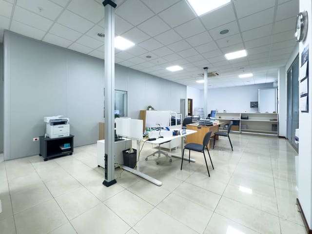 Kommersiell til salgs i Santa Cruz de Tenerife - € 390 000 (Ref: 9162275)