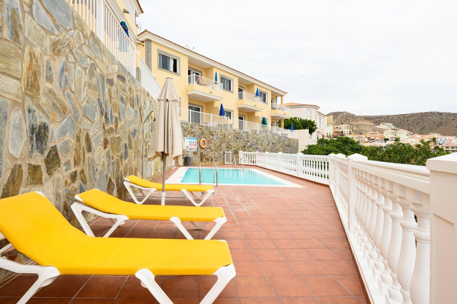 2 makuuhuone Huoneisto myytävänä paikassa Mogan mukana uima-altaan 
autotalli - 265 000 € (Ref: 9173446)