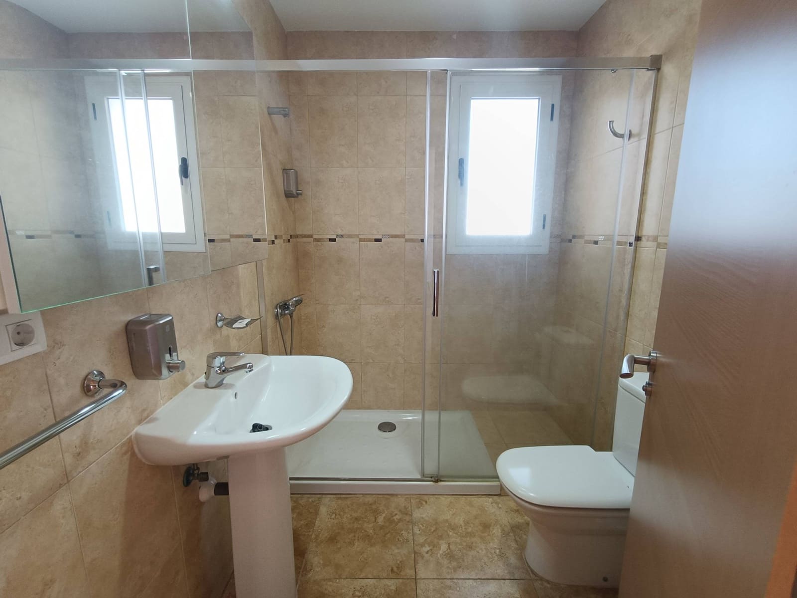 2 makuuhuone Huoneisto myytävänä paikassa Mogan mukana uima-altaan 
autotalli - 265 000 € (Ref: 9173446)