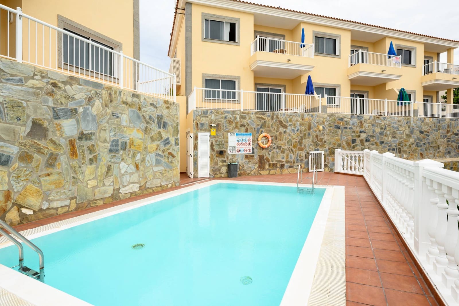 2 makuuhuone Huoneisto myytävänä paikassa Mogan mukana uima-altaan 
autotalli - 265 000 € (Ref: 9173446)